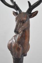 sculptuur, deer head on marble base - 52 cm - Brons, Antiek en Kunst