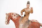 Oud Chinees, Tang-dynastie terracotta figuur van een