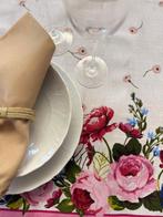 Elegant lentetafelkleed in volledige Victoriaanse stijl met