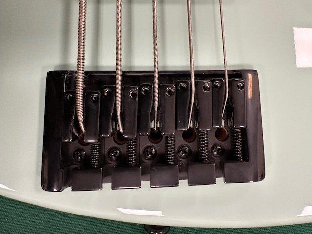 Schecter - J-5 - - Guitare basse électrique à 5 cordes, Musique & Instruments, Instruments à corde | Guitares | Acoustiques