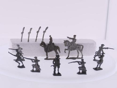 9 tinnen soldaatjes en 4 geweren #3693 (Figuren), Hobby en Vrije tijd, Modelbouw | Figuren en Diorama's, Gebruikt, Ophalen of Verzenden