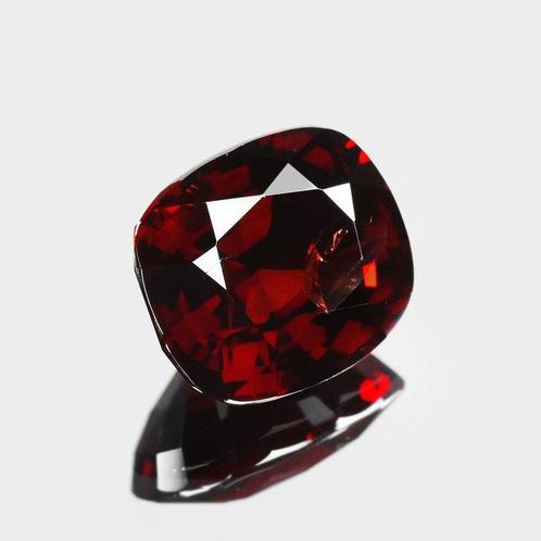 1 pcs Bruin, Rood Spinel - 3.37 ct - International, Handtassen en Accessoires, Edelstenen