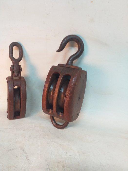 Werkgereedschap - 2x katrollen Amsterdam, Antiek en Kunst, Curiosa en Brocante