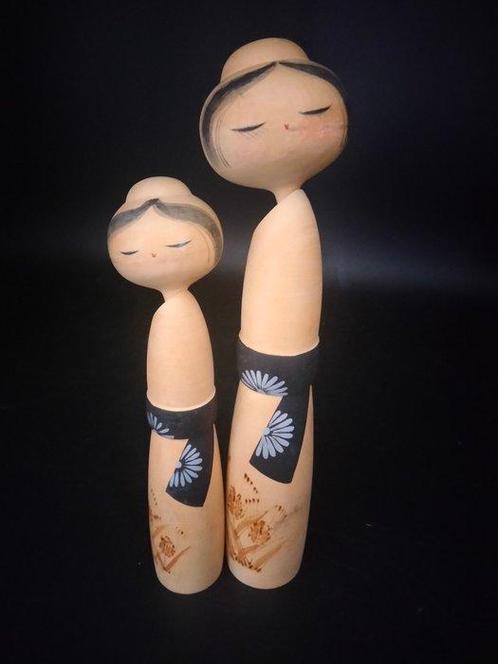 Suigai Sato - Statuette, twee Vintage Sosaku Kokeshi /|, Antiek en Kunst, Curiosa en Brocante