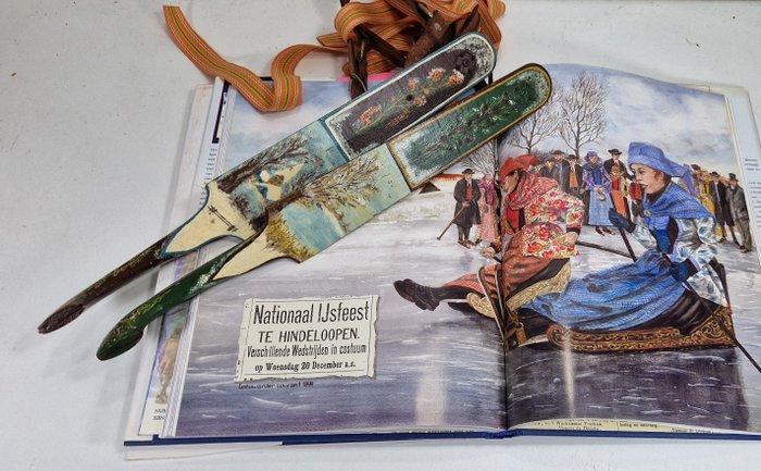 Beschilderde schaatsen, Volkskunst uit Hindeloopen, Antiek en Kunst, Curiosa en Brocante