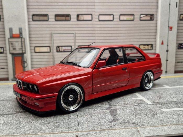 Solido 1:18 - Modelauto - BMW E30 M3 evolution 1988 met, Hobby en Vrije tijd, Modelauto's | 1:5 tot 1:12