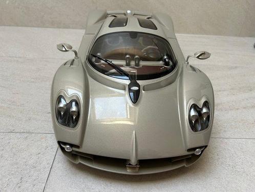 Pocher 1:8 - Modelauto - Pagani Utopia, Hobby en Vrije tijd, Modelauto's | 1:5 tot 1:12