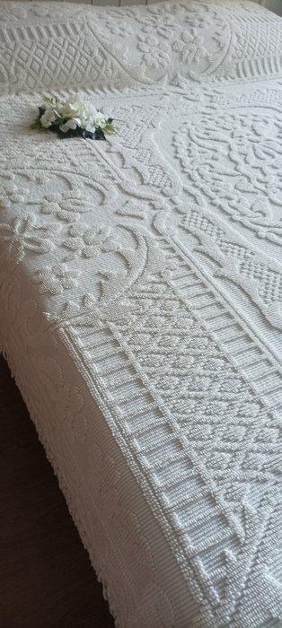 Pure verfijning en elegantie - Loom quilt, in puur katoen, Antiek en Kunst, Antiek | Tapijten, Tafelkleden en Textiel