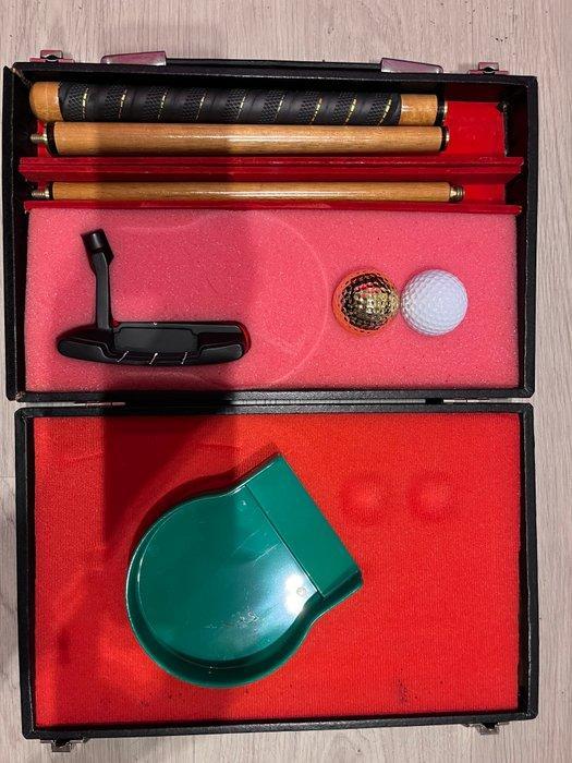 1970 - Balle de golf, Collections, Collections Autre