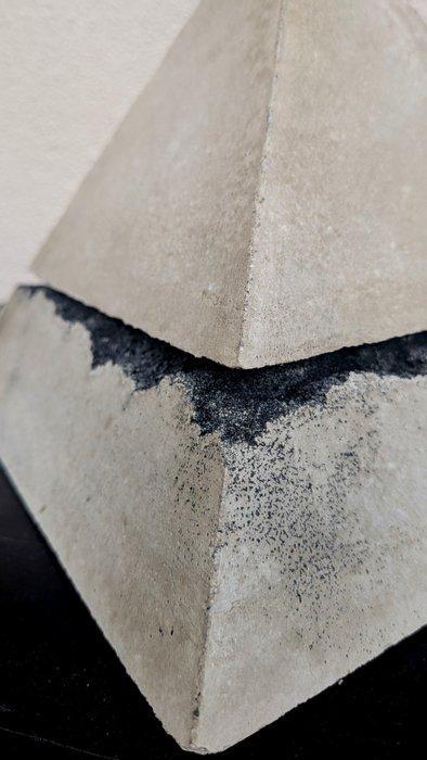 TRASCENT, Piramide (Contrasti), Antiek en Kunst, Kunst | Designobjecten