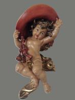 Snijwerk, farbiger Engel mit rotem Hut - Kardinalsengel