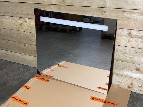 Veiling - Spiegel met LED verlichting 89x80cm, Doe-het-zelf en Bouw, Sanitair