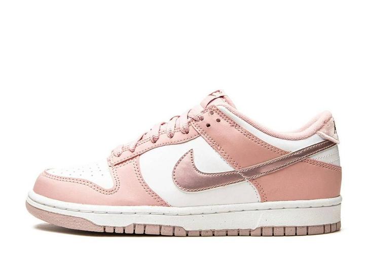 Nike Dunk Low Pink Velvet - Maat 40 EU, Kleding | Heren, Schoenen, Ophalen of Verzenden