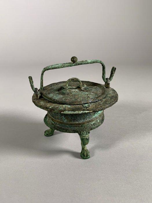 Oud-Romeins Brons Rituele kookpot gebruikt voor het koken, Verzamelen, Mineralen en Fossielen