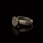 Middeleeuwen, kruisvaardersperiode Zilver Ring met kruis