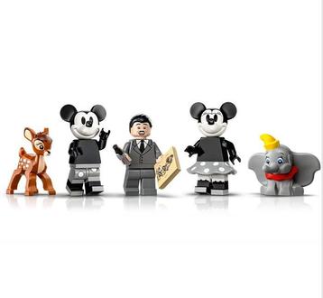 Lego - Complete lot of 5 minifigures from set 43230 - Walt beschikbaar voor biedingen