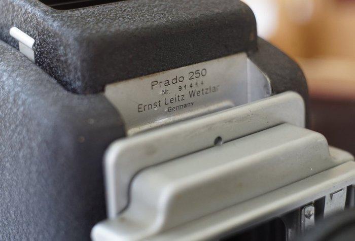 Leitz Prado 250 Projecteur de diapositives, Collections, Appareils photo & Matériel cinématographique