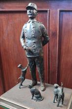 sculptuur, Ufficiale con i suoi amici gatti - 42 cm - Brons,