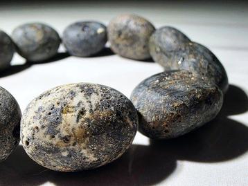 Grand bracelet brut en ambre de la merBaltique – morceaux