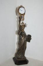 Pièce dhorlogerie oscillante mystérieuse - Métal -