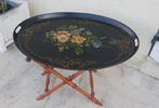 Table basse plateau tôle peint, décor floral; piétement en, Antiek en Kunst