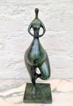 Beeldje - An abstract Ballerina - Brons