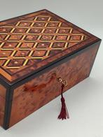 Trouwkist - Hout (Thuya), hout, parelmoer, marqueterie,