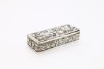 Pillendoosje - .925 zilver - Relief met bloemen, Antiek en Kunst