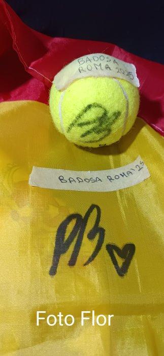 Paula Badosa - 2025 - Tennisbal, Vlag/wimpel, Verzamelen, Overige Verzamelen