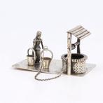 NO RESERVE - Waterput, Hobbelpaard & Ponywagen - Personnage