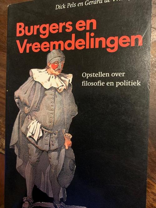 Burgers en vreemdelingen 9789060129746 Vries Pels/de, Boeken, Politiek en Maatschappij, Gelezen, Verzenden