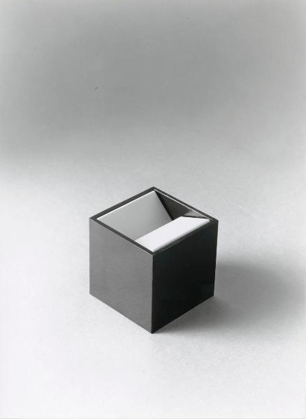 Danese - Bruno Munari - Asbak - Cubo - Aluminium, Melammina, Antiek en Kunst, Antiek | Meubels | Stoelen en Sofa's