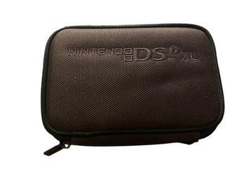 Nintendo DSi XL Rood Case (DS Accessoires), Games en Spelcomputers, Spelcomputers | Nintendo DS, Ophalen of Verzenden, Zo goed als nieuw