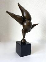 sculptuur, Milo - Balancing Fat Lady-3 kg - 34 cm - Carrara