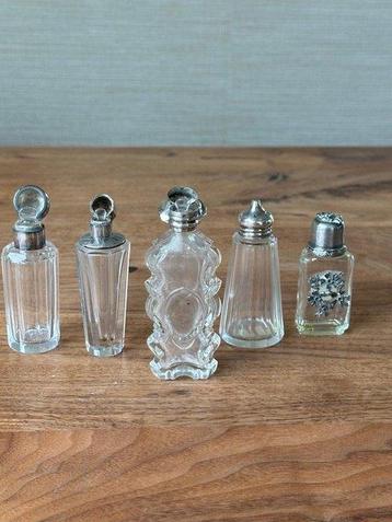 Parfumfles (4) - Drie Hollands kristallen parfumflesjes met