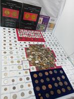 Wereld. World Coins (plus 70 Pays). WorldCoins +1200 pieces, Postzegels en Munten