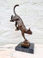 Beeldje - Bronze Cat on the stairs - Brons, Antiek en Kunst