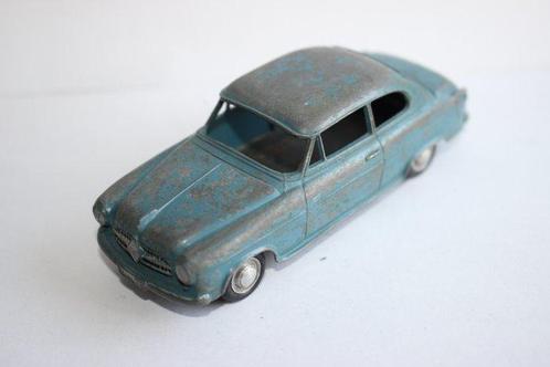Märklin 1:43 - Modelauto (2) - Borgward Isabella x2 - Nr., Hobby en Vrije tijd, Modelauto's | 1:5 tot 1:12