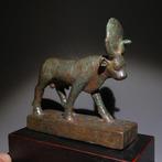 Égypte ancienne Bronze Belle sculpture dApis. 10,5 H., Collections