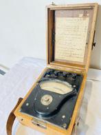 Voltmètre ancien à aiguille - scientifique, industriel , de