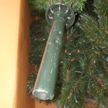 Tweedekans | Triumph Tree Bristlecone Kunstkerstboom met LED beschikbaar voor biedingen