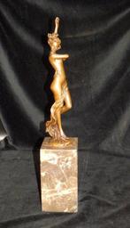 sculptuur, Fraai Sculptuur van Naakte vrouw in Art Nouveau