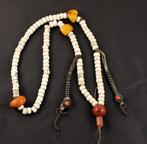 Tibetaanse mala gemaakt van oude schelpenkralen, samen met