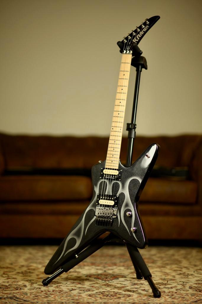 Kramer Guitars Tracii Guns Gunstar Voyager | Black Flame, Muziek en Instrumenten, Snaarinstrumenten | Gitaren | Elektrisch, Verzenden
