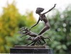 Beeld, hunting diana with 3 dogs - 23 cm - Brons, Marmer