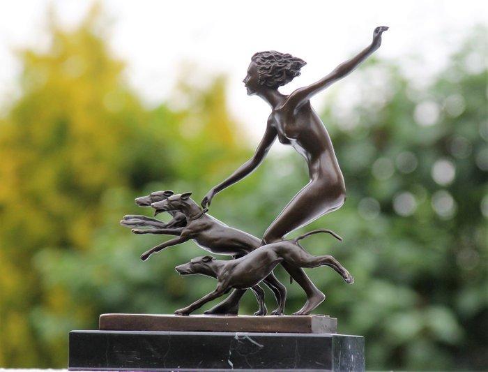 Beeld, hunting diana with 3 dogs - 23 cm - Brons, Marmer, Antiek en Kunst, Curiosa en Brocante