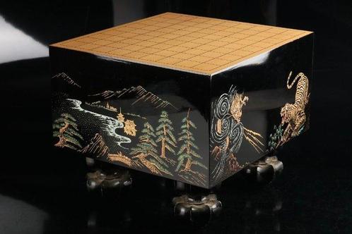 Table dartisan Shogi avec motif de dragon-tigre doré et, Antiek en Kunst, Antiek | Overige Antiek