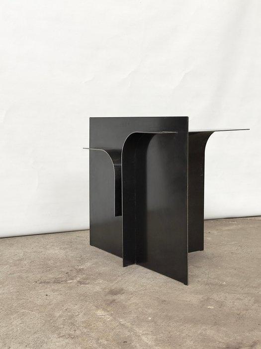 D´ARK atelier - Bijzettafel - IJzer - NEXUS, Antiek en Kunst, Kunst | Designobjecten