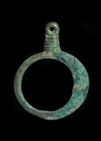 Âge du bronze européen Bronze Pendentif en forme danneau