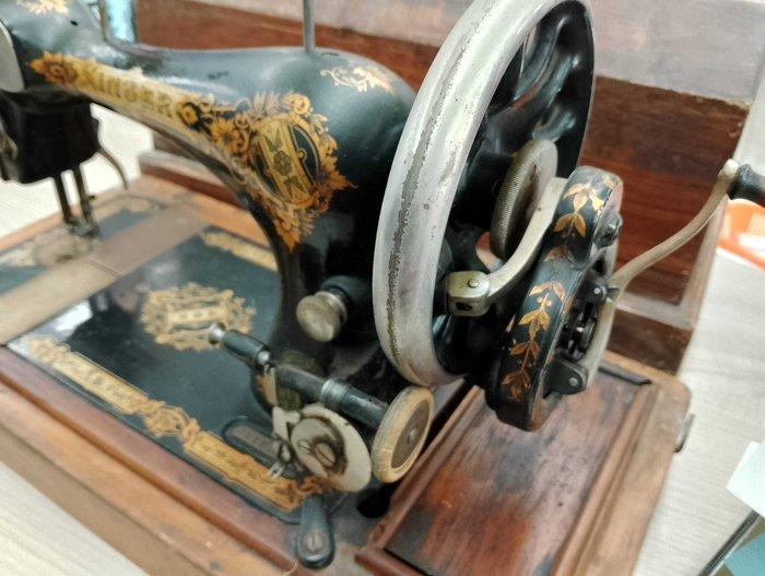 the singer manufactoring Naaimachine - Staal, IJzer, Antiek en Kunst, Curiosa en Brocante